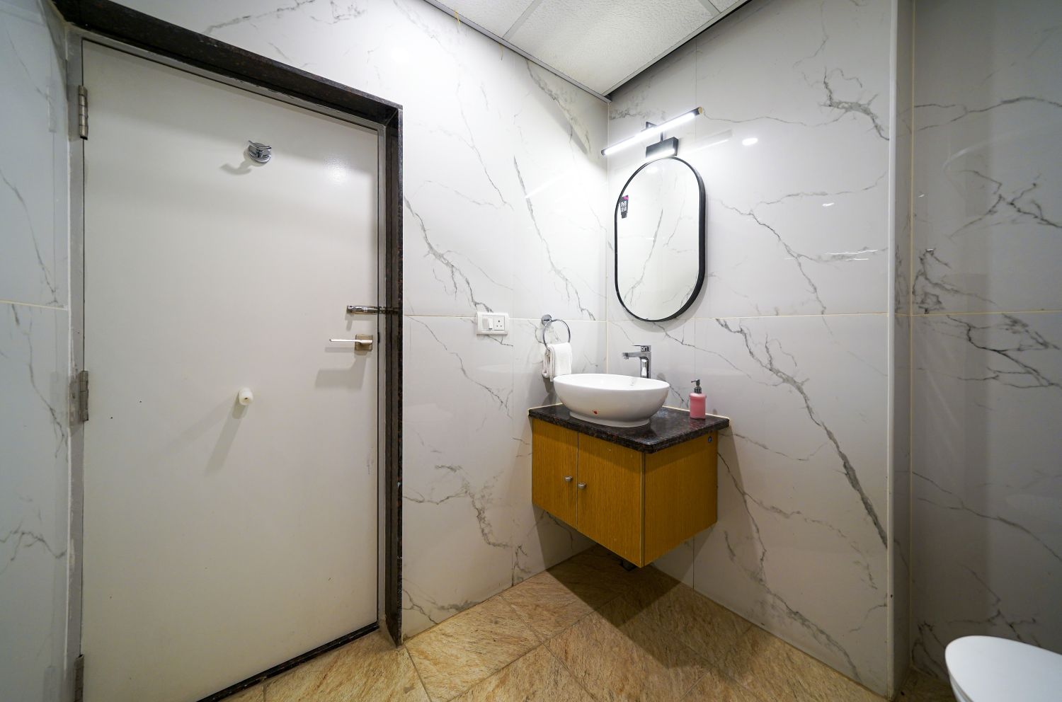 Basic room restroom (1)