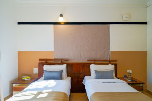 Deluxe Twin room (3)