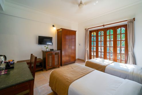 Deluxe Twin room (4)