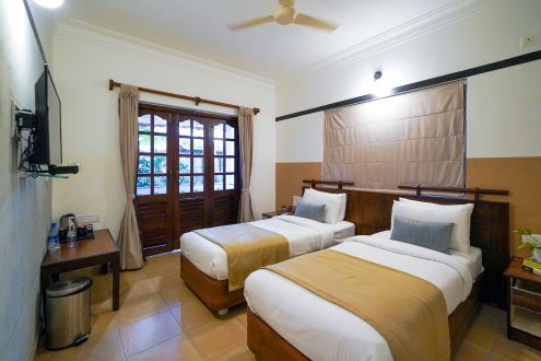 Standard Twin room (1)