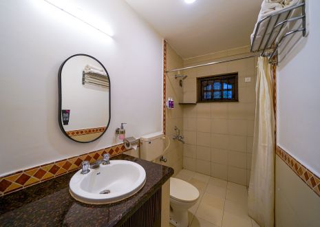 Standard Twin room (8)