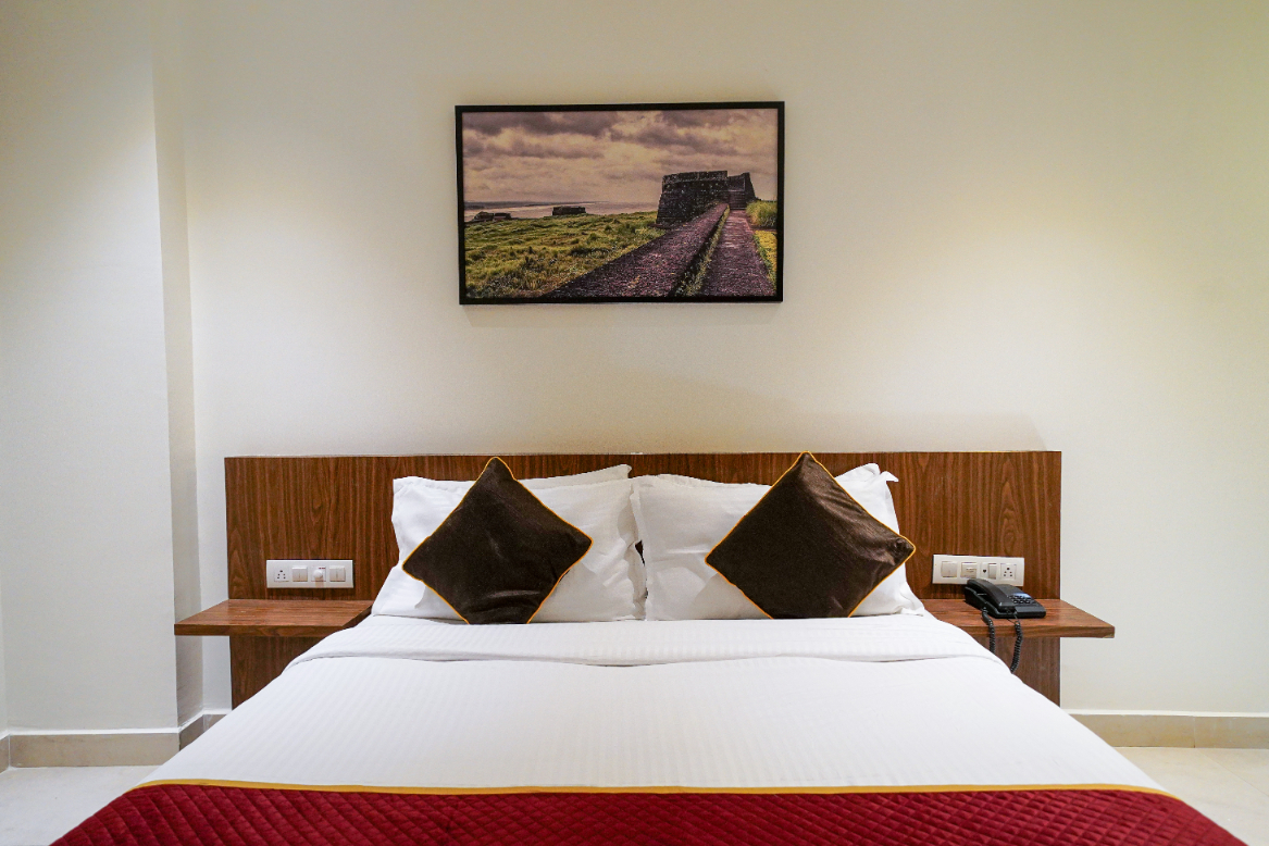 13 Deluxe king Room (1)
