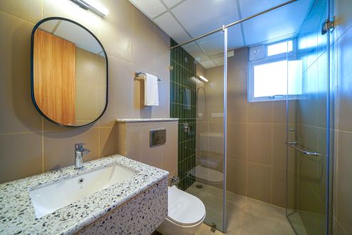 17 Superior room restroom (1)