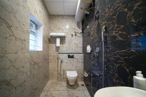 18 Basic room restroom