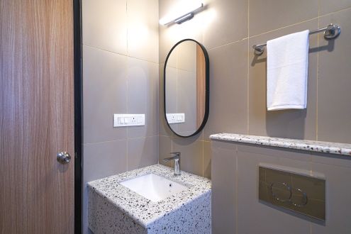 18 Superior room restroom (2)