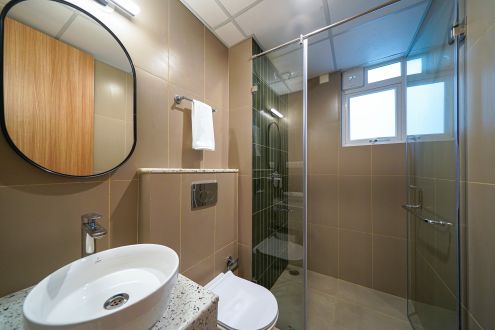 26 Standard room restroom 2