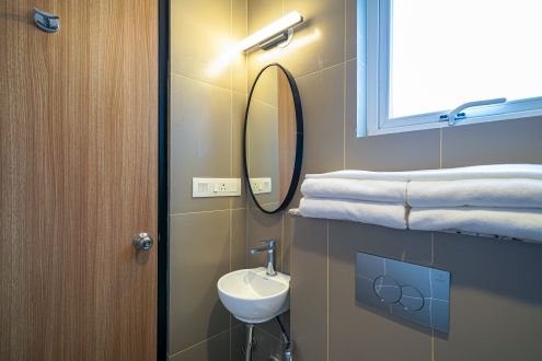 33 Basic room restroom (2)