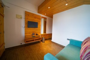 Executive room sitting area (3)