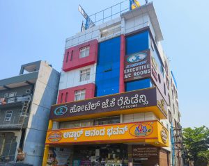 Facade (4)