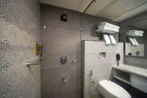 Family Washroom (2)
