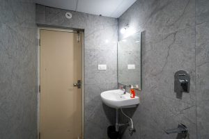 Four bed Restroom (2)