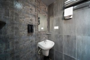 Restroom (3)