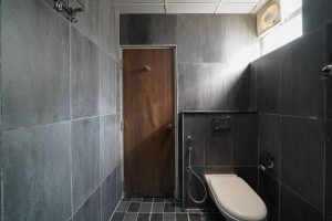 Restroom (4)