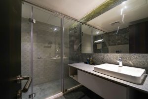 Standard room restroom (3)