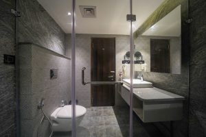 Studio room restroom (1)