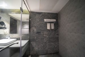 Studio room restroom (2)