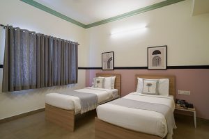 Twin room (2)