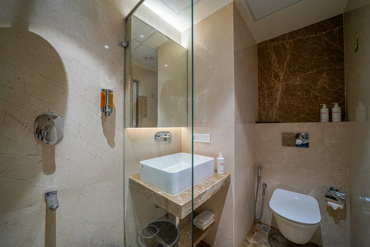 12 Standard Double room restroom 7