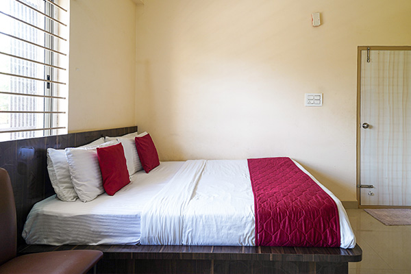 15 Deluxe Non AC room 2