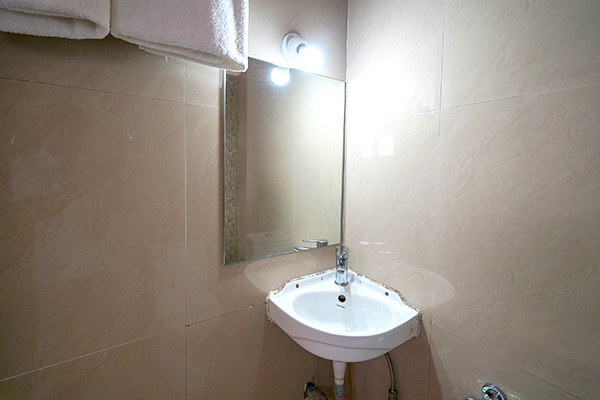 22 Deluxe Non AC room restroom (2)
