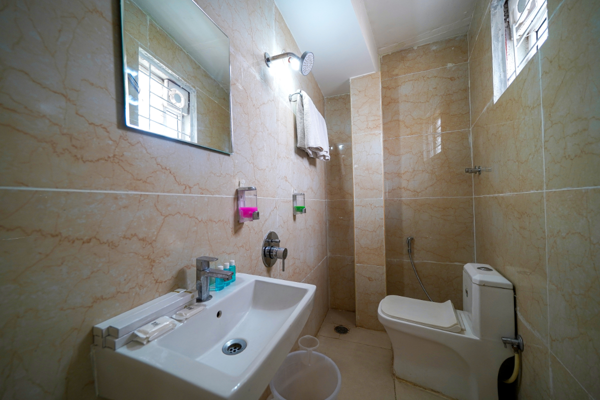 24 Premium room Restroom (1)