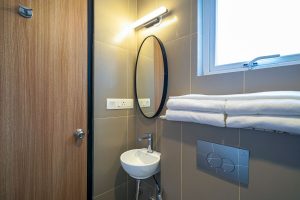 33 Basic room restroom (2)