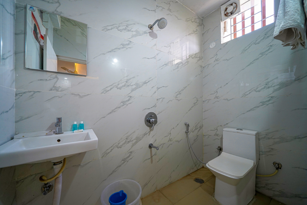 37 Non AC Deluxe room Restroom (1)