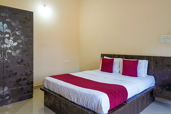 7 Deluxe AC room (4)