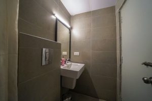 Basic room restroom