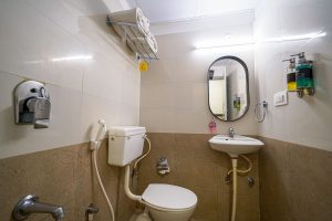 Basic room restroom (1)