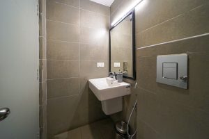 Basic room restroom (2)