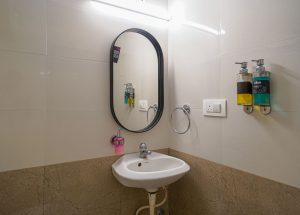 Basic room restroom (2)