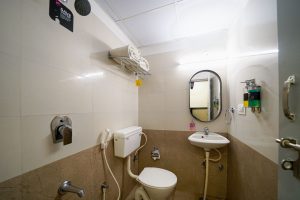 Basic room restroom (3)