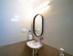 Basic room restroom (4)