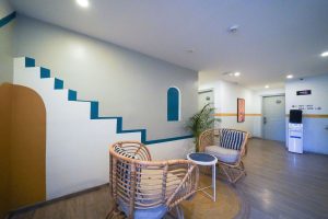 Lobby sitting area (2)