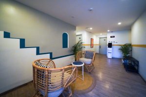 Lobby sitting area (3)
