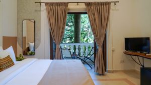 Standard Queen - bed + bal