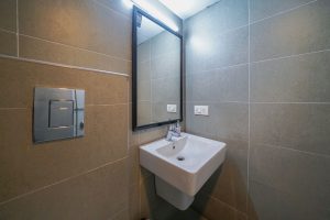 Standard room restroom (1)