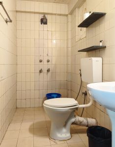 cottage room restroom 2