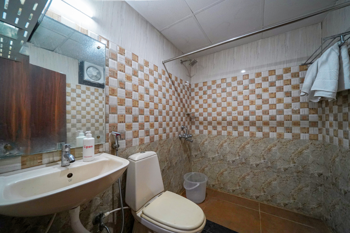 30 Standard king room Restroom 6