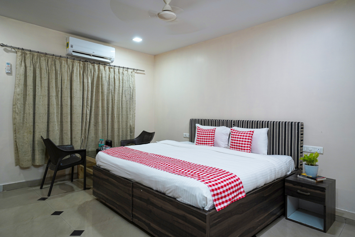 Deluxe King room (1)