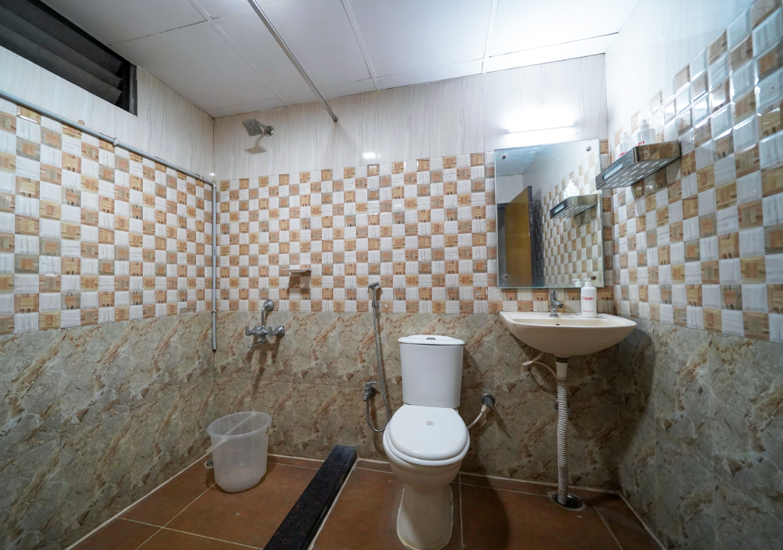 Deluxe Twin room restroom (1)