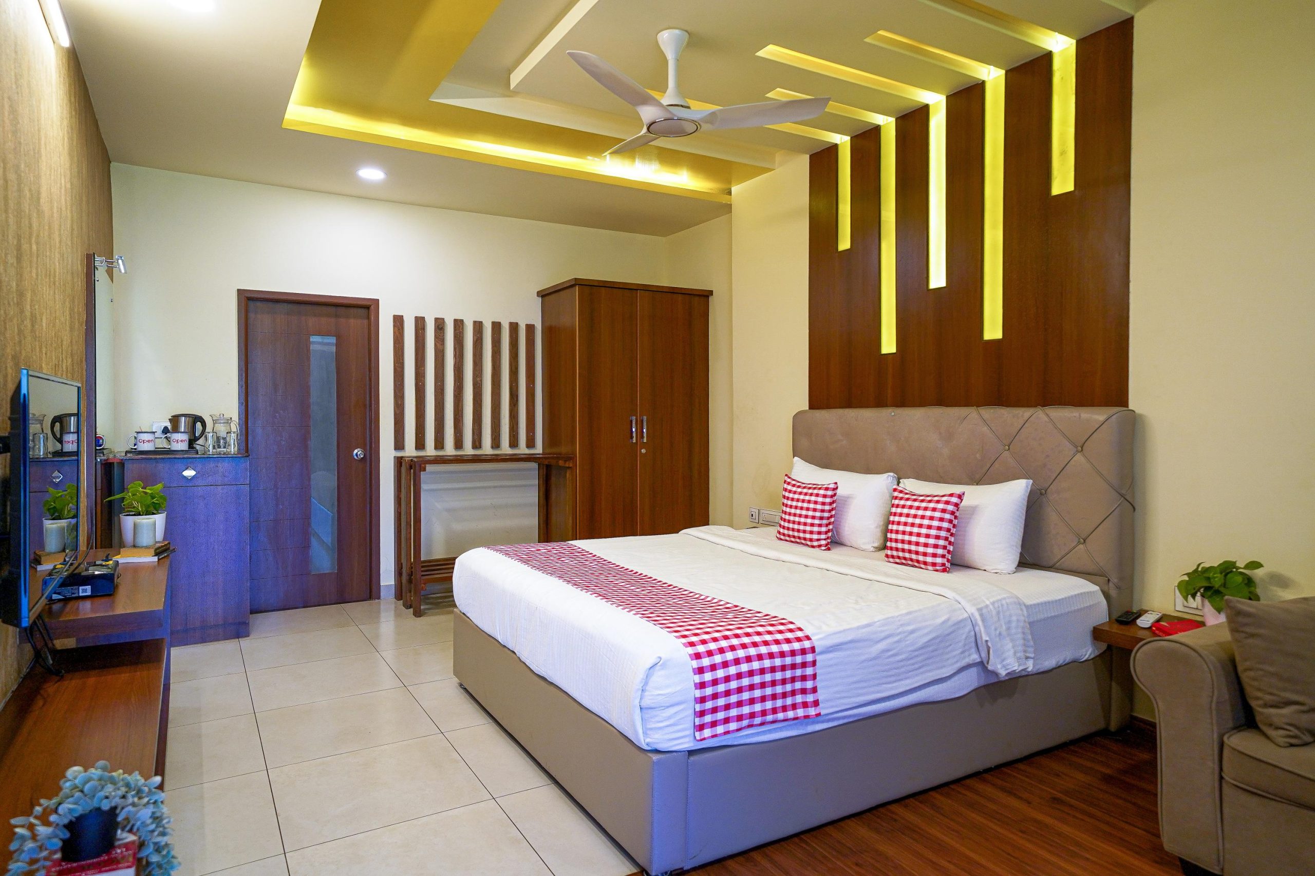 Deluxe room (1)