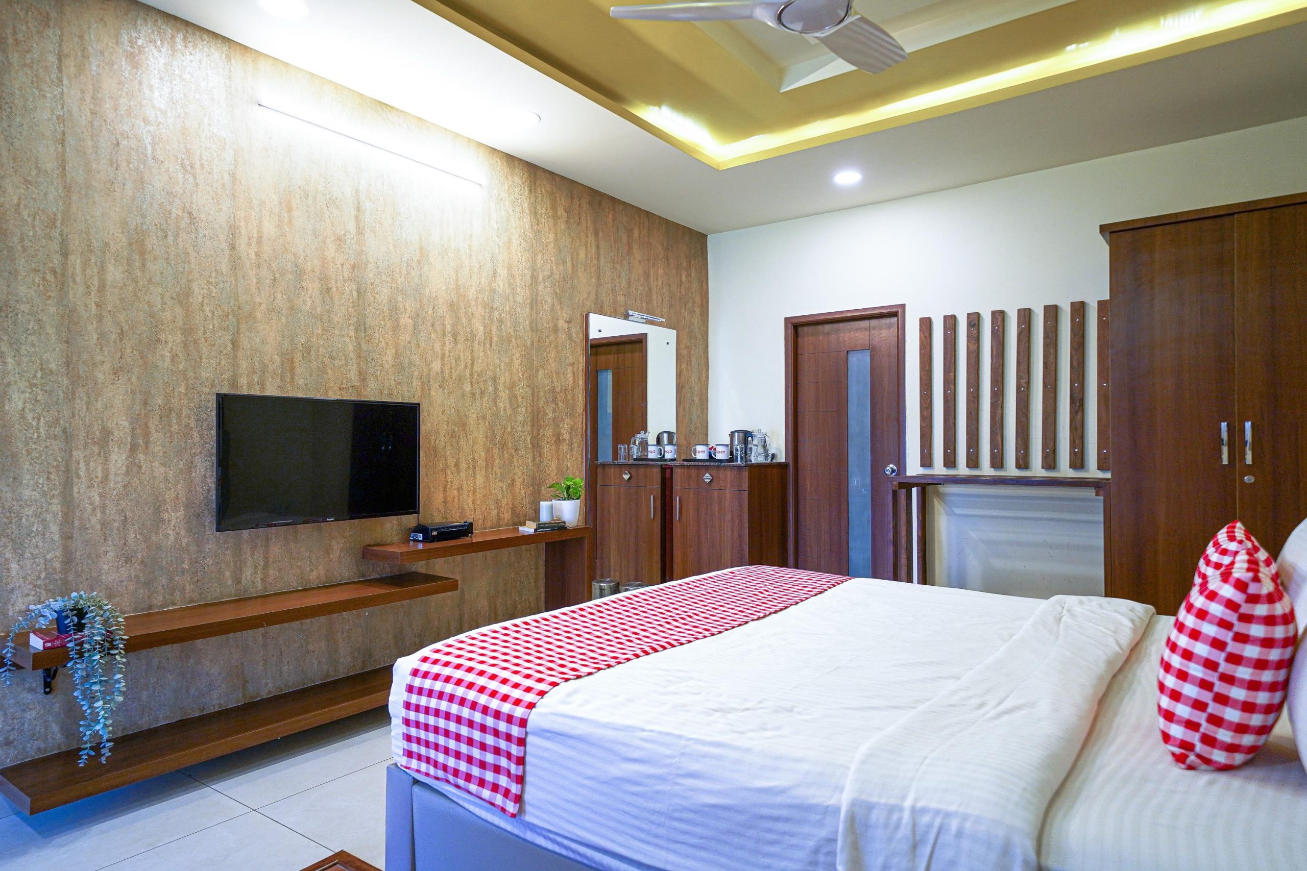 Deluxe room (2)