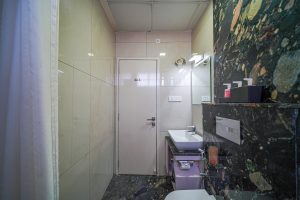 Deluxe room Restroom (1)