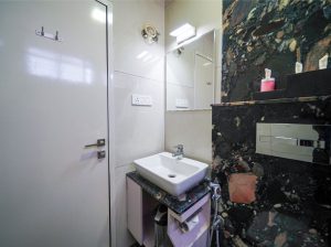 Deluxe room Restroom (2)
