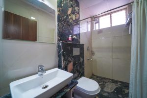 Deluxe room Restroom (3)