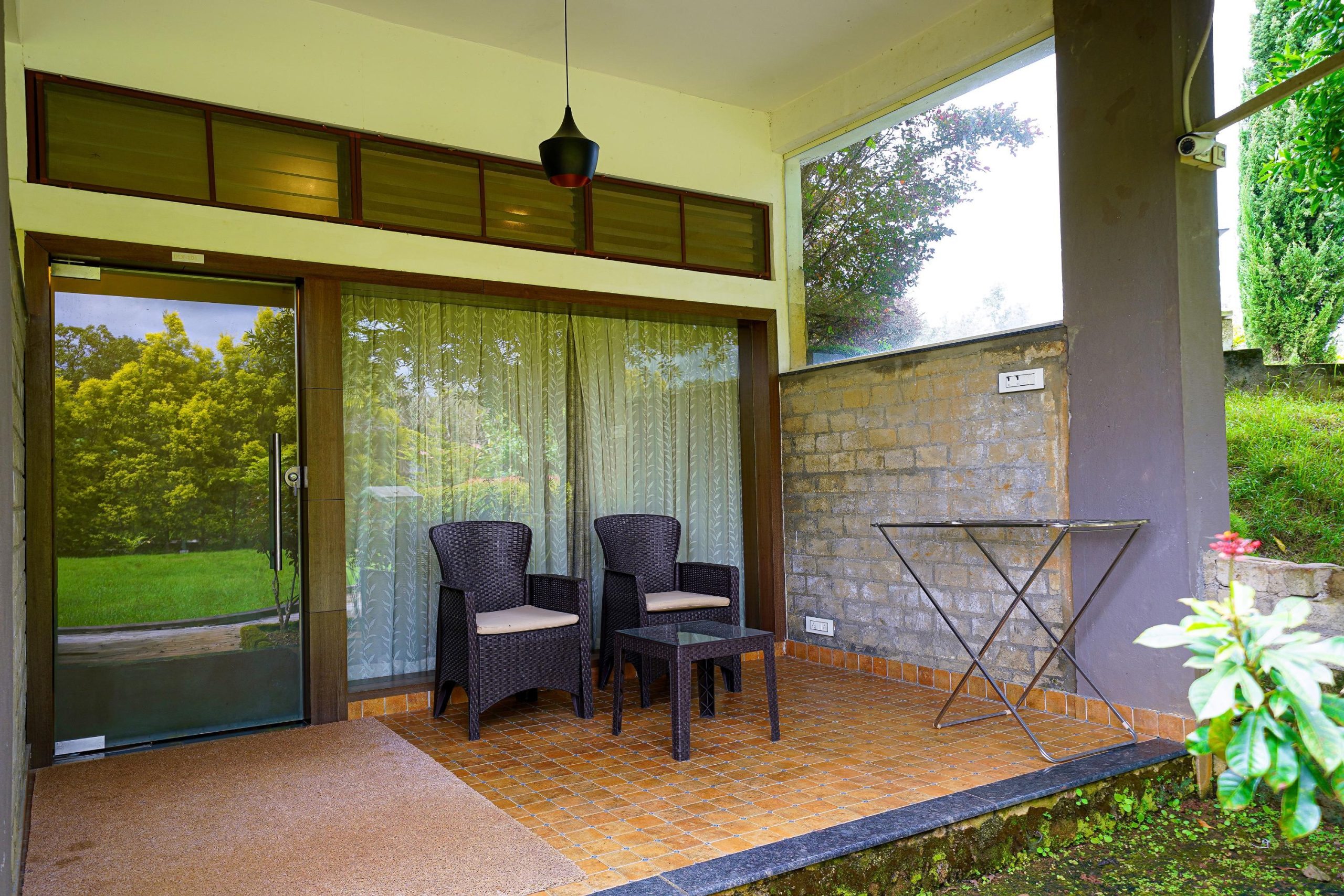 Deluxe room Sitting area (2)