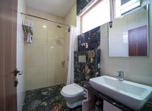 Executive room Restroom (2)