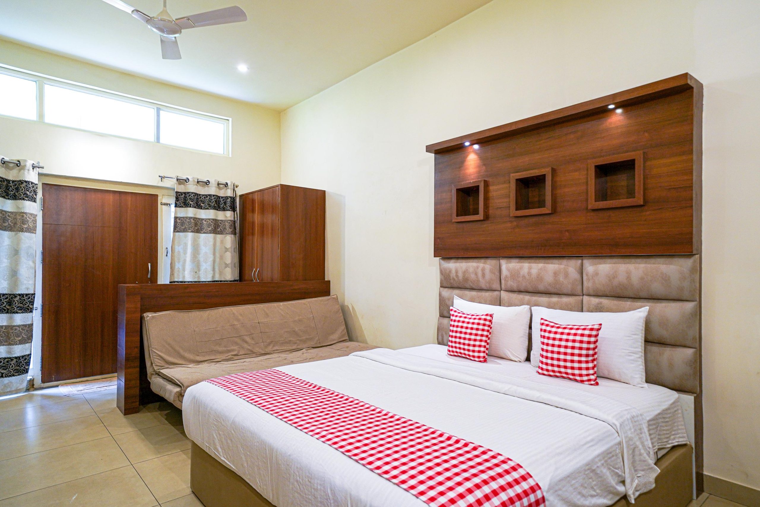 Family room (4)
